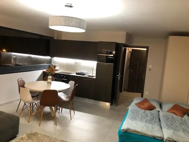 Szeged Gyoengye Lux Apartment