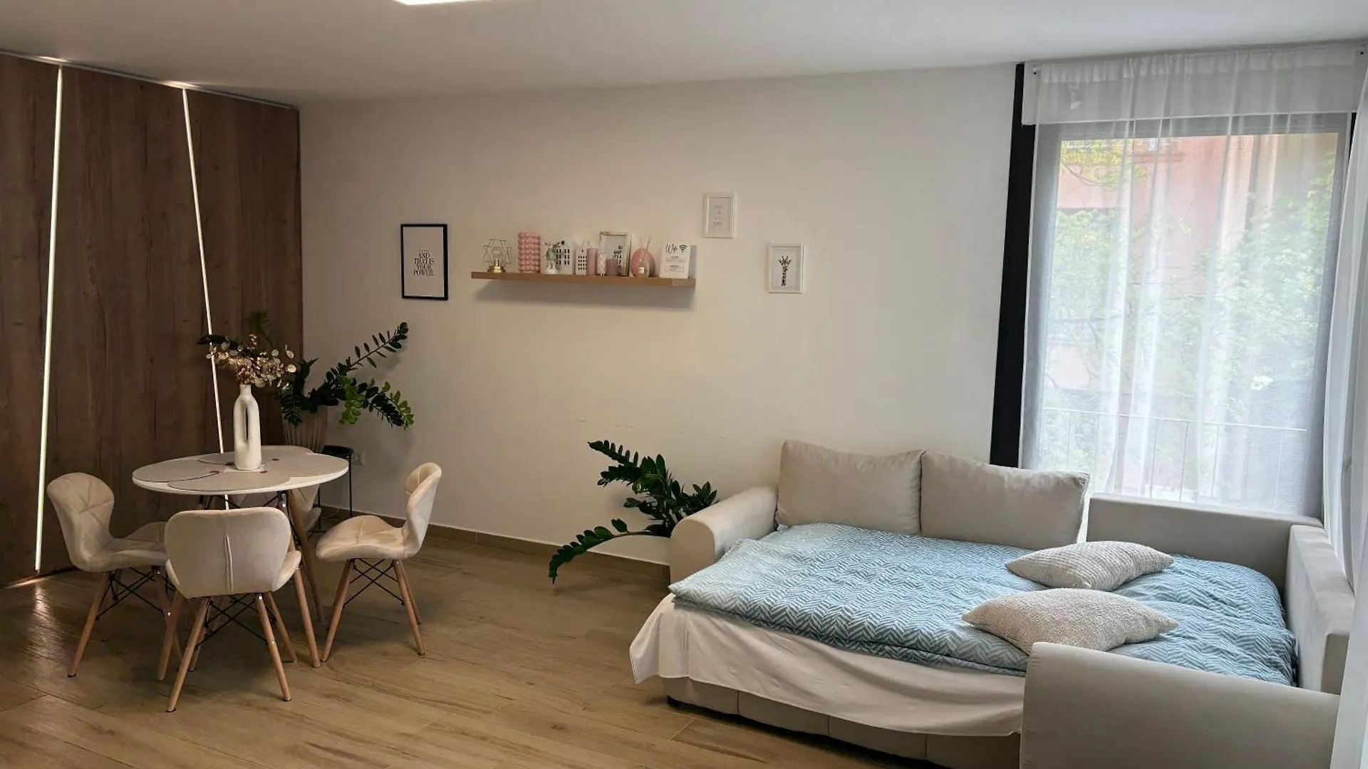 Szeged Gyoengye Lux Apartment